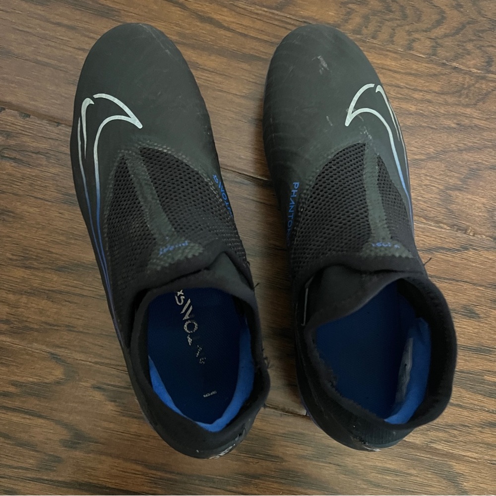 Nike Black and Blue Athletic Shoes - Picture 3 of 6
